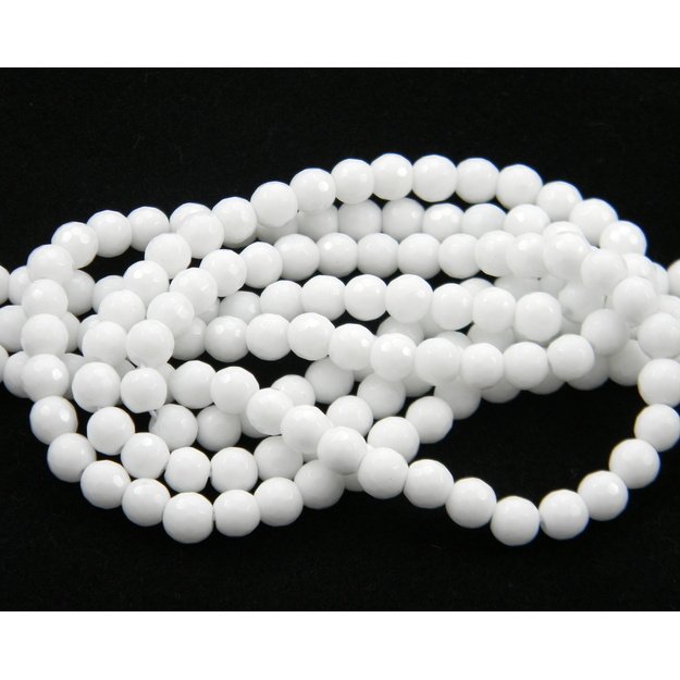 Baltas oniksas blizgus apvalus facetuotas 4mm, juosta