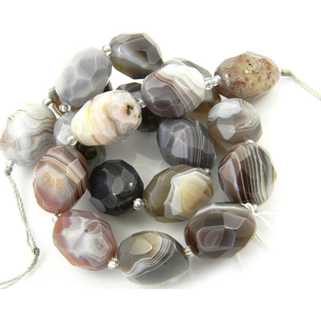 Agatas riešutėlis pilkas juostuotas facetuotas ~15x19mm