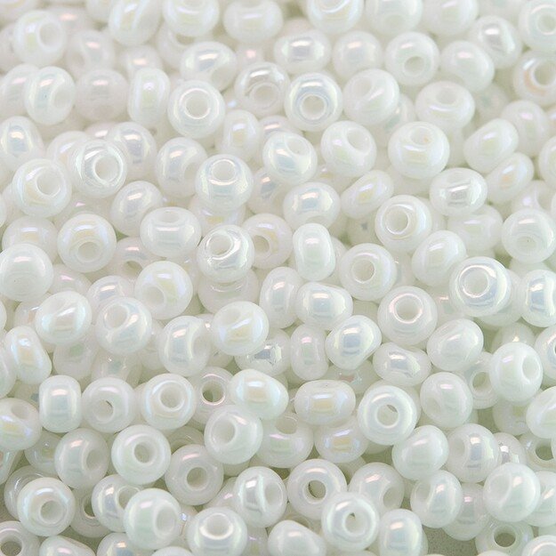 Čekiškas biseris Opaque-Rainbow baltas(46205) 10/0 50g