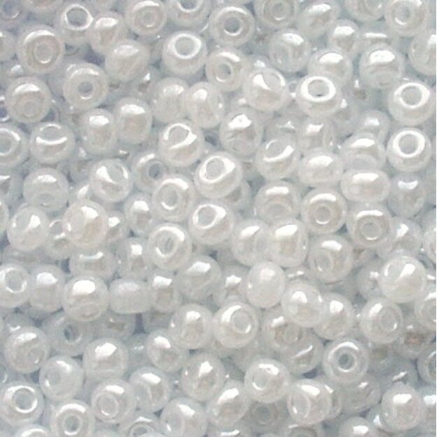 Čekiškas biseris Opaque-Sfinx baltas su pilkšvu atsp.(57102) 10/0 50g