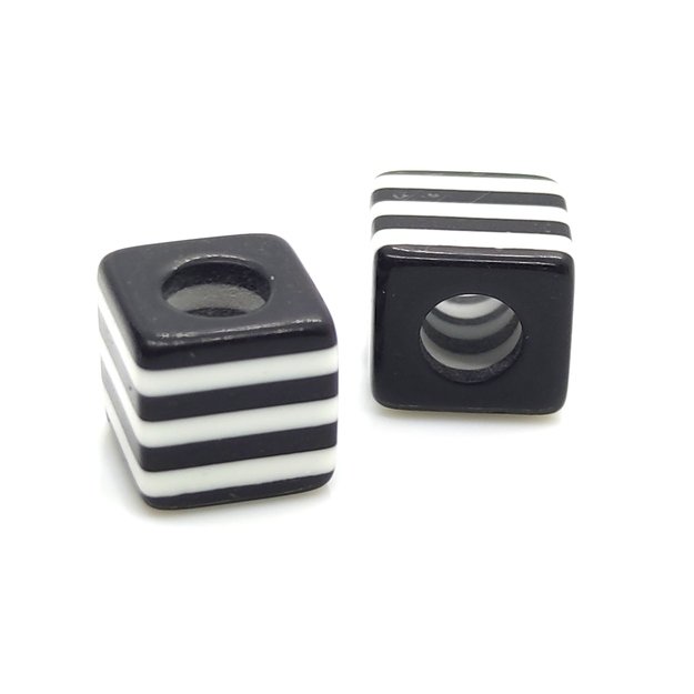 Plastikinis kvadratėlis juoda - balta 9x9 mm